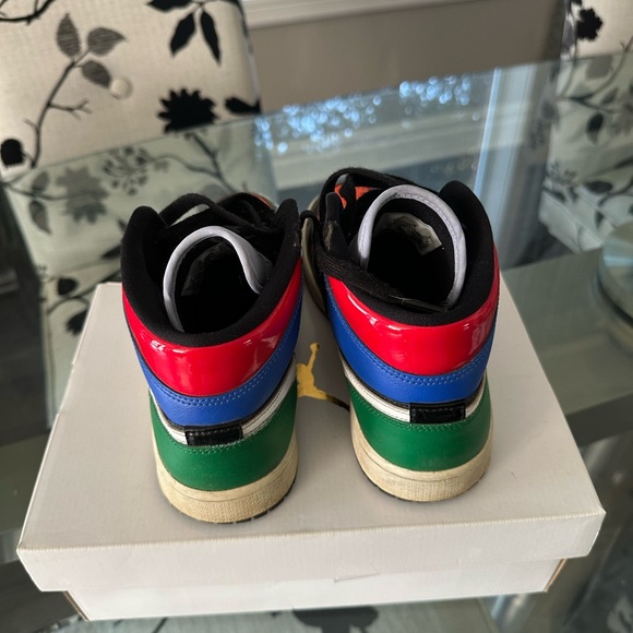 Womens Air Jordan 1 Mid SE - Picture 5 of 6